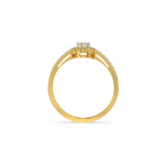 Beautiful gold ring with a clustered diamond flower design